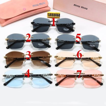 68027  Sunglasses with box