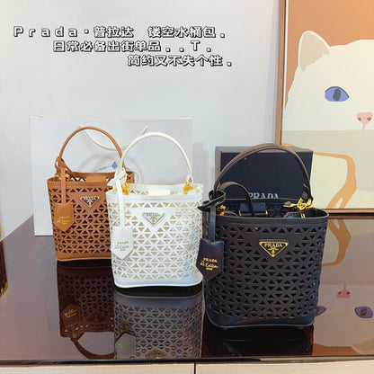 PBM7 Hollow handbag back method is varied 18*11*18cm