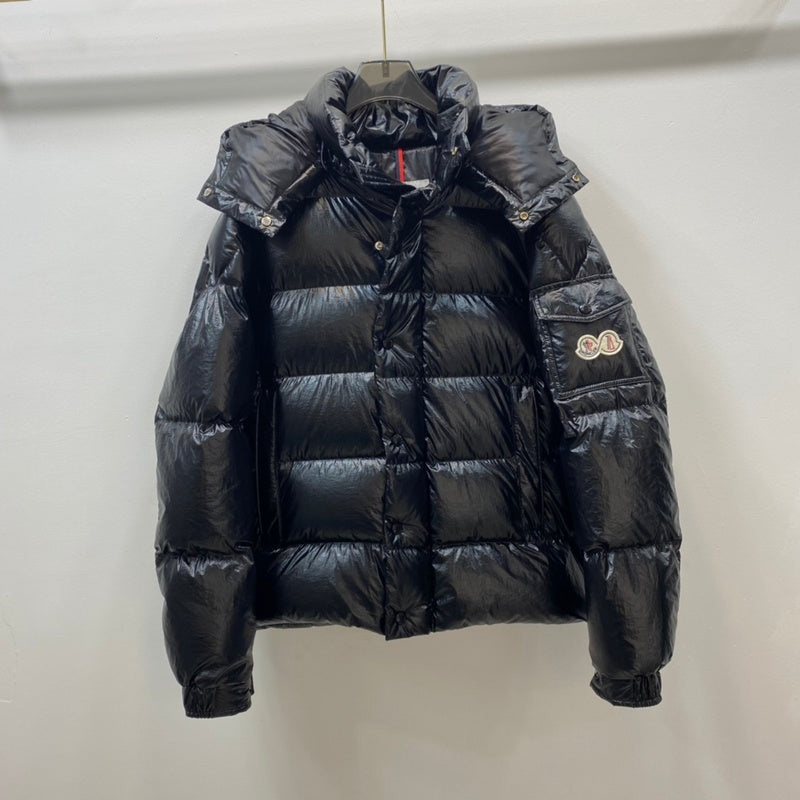 025016  Men's and women's down jackets