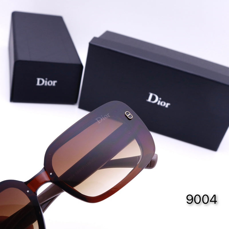 9004  Sunglasses With box