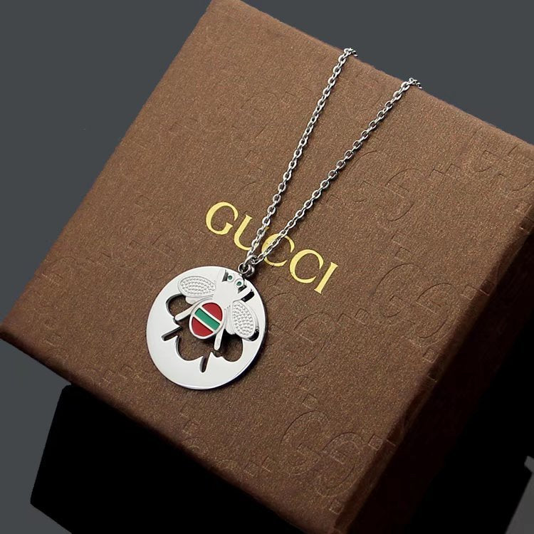 GN05    Round Bee Pendant Necklace Jewelry