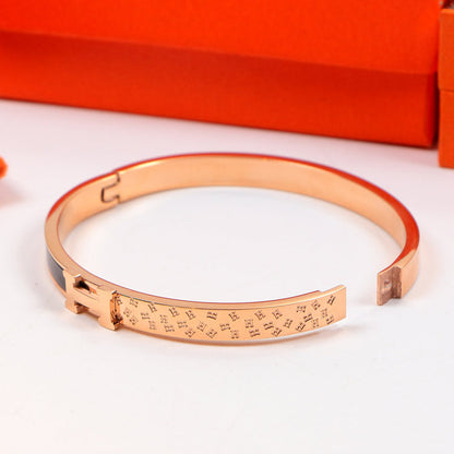 HB17   Exquisite stainless steel rose gold-plated jewelry H bracelet