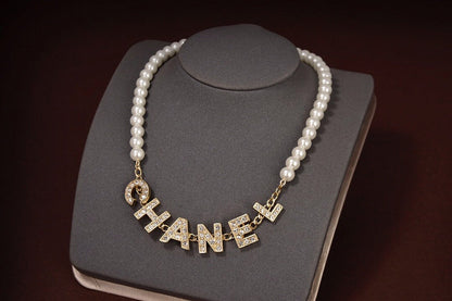 CHN41  Ladies pearl letter necklace, stylish and generous  Jewelry