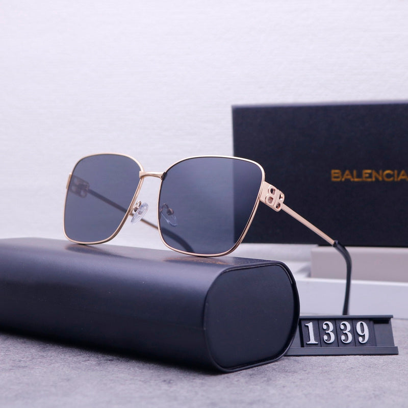 1339   Sunglasses with box