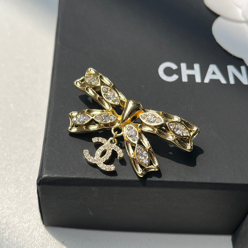 D168   Women's bow brooch jewelry