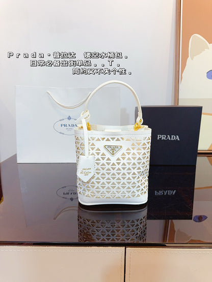 PBM7 Hollow handbag back method is varied 18*11*18cm