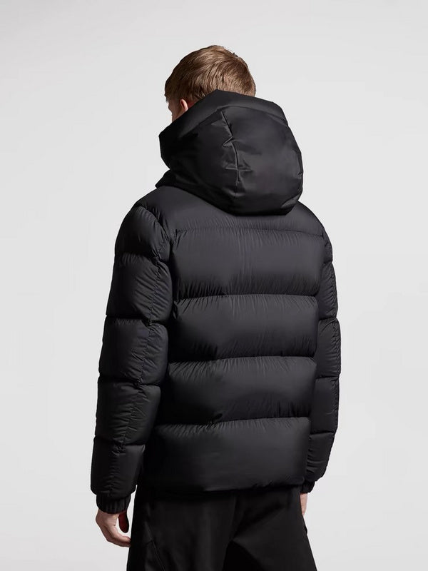 042060  Men's and women's down jackets