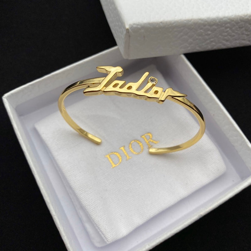 DIB37  Classic ladies bracelet  Jewelry