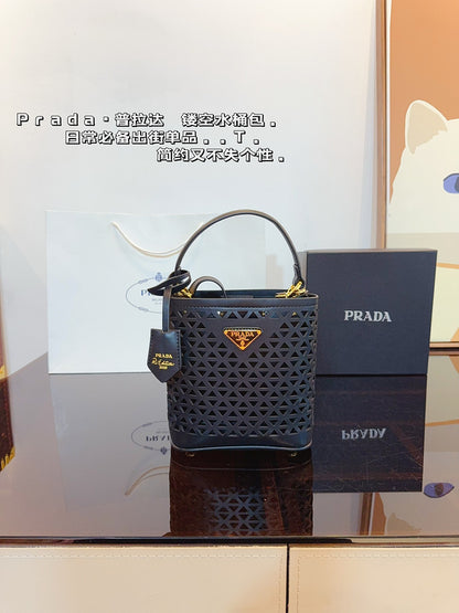 PBM7 Hollow handbag back method is varied 18*11*18cm