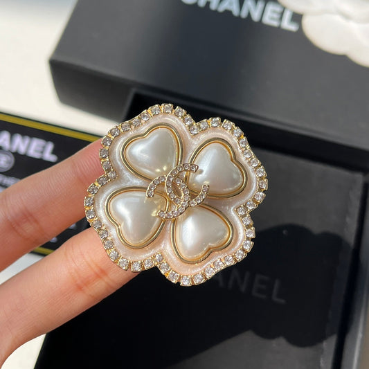 D165  Women's  brooch jewelry