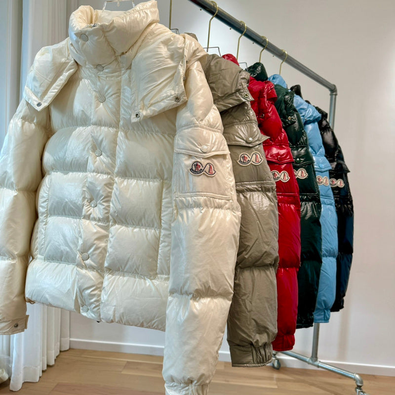 025016  Men's and women's down jackets