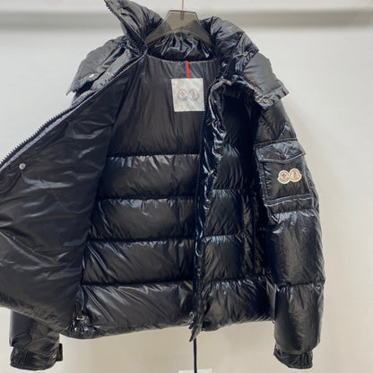 025016  Men's and women's down jackets