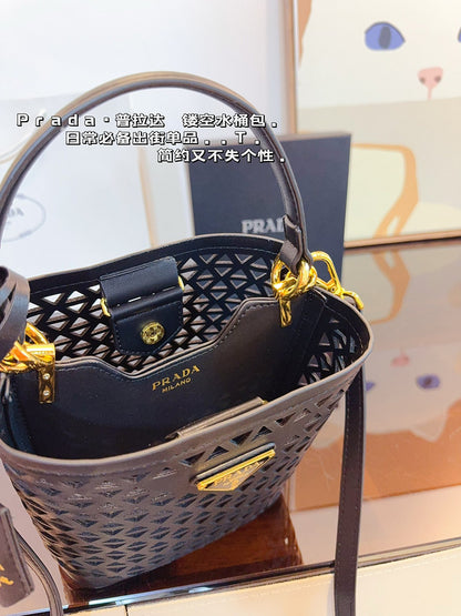 PBM7 Hollow handbag back method is varied 18*11*18cm