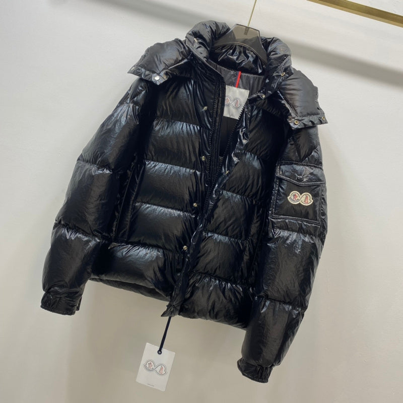 025016  Men's and women's down jackets